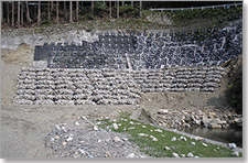 和歌山県(国土交通省) 増水時の洗掘保護を目的とした法覆工